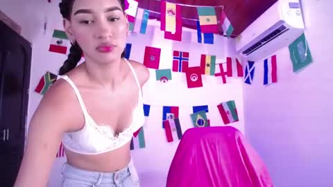 Snapshot of mia_cute_girl chatting on July 4, 2026, 6:25 pm mia_cute_girl online show from July 4, 2026, 6:25 pm