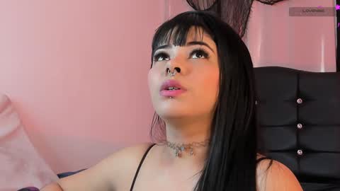 Mia online show from December 8, 2024, 4:28 pm