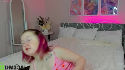 Mia online show from September 24, 2025, 2:48 am