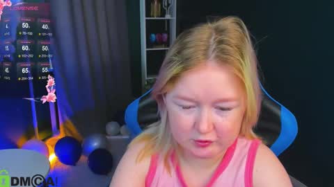 Mia online show from October 9, 2025, 8:23 am