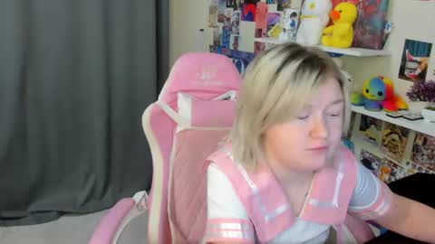 Snapshot of mia_ferd chatting on July 3, 2026, 3:02 am Mia online show from July 3, 2026, 3:02 am