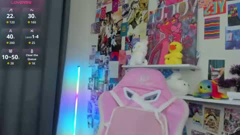 Snapshot of mia_ferd chatting on July 7, 2026, 6:47 am Mia online show from July 7, 2026, 6:47 am