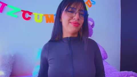 Mia flames online show from November 27, 2025, 3:25 pm