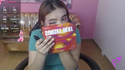 Mia online show from November 4, 2025, 12:37 pm