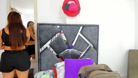 mia fox online show from November 24, 2025, 12:05 pm