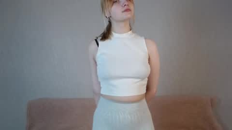 Snapshot of mia_foxie chatting on January 13, 2026, 12:54 pm Mia online show from January 13, 2026, 12:54 pm