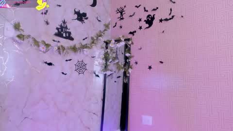 Mia online show from November 4, 2025, 3:11 pm