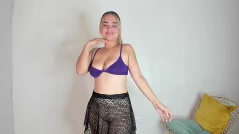 Snapshot of mia_hansper chatting on January 8, 2025, 11:19 pm Mia online show from January 8, 2025, 11:19 pm