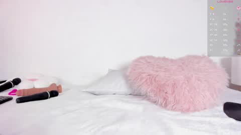 Snapshot of mia_holson chatting on April 13, 2026, 2:44 pm I am Mia online show from April 13, 2026, 2:44 pm