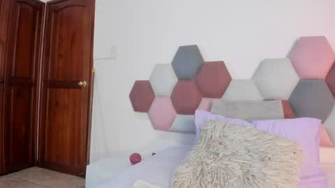 Mia online show from March 20, 2026, 7:41 pm