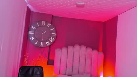 Val  online show from February 17, 2026, 6:58 pm