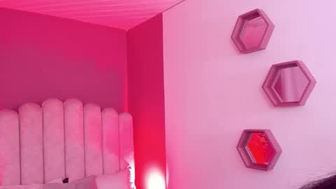 Val  online show from February 19, 2026, 8:27 pm