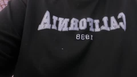 Val  online show from April 16, 2026, 8:09 pm