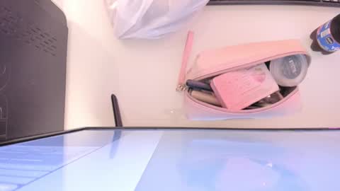    online show from September 25, 2025, 12:09 pm