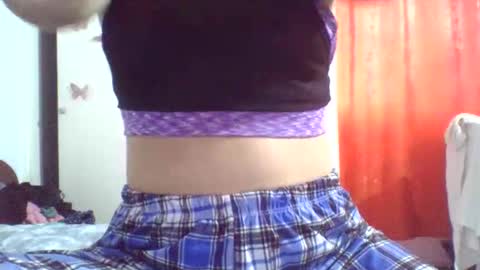 Mia online show from November 4, 2025, 10:20 pm