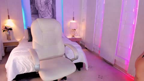 Snapshot of mia_lanee_ chatting on June 2, 2026, 8:44 pm Mia Lane online show from June 2, 2026, 8:44 pm