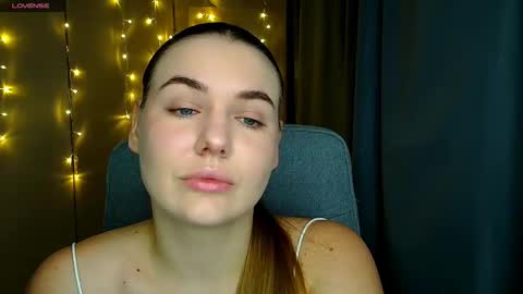 mia_lemm online show from October 23, 2025, 6:34 am