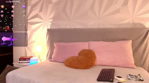 Mia online show from October 23, 2025, 8:29 pm