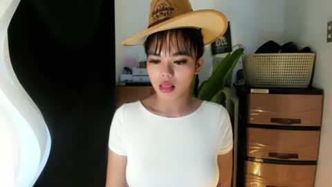 Snapshot of mia_lover9 chatting on July 20, 2026, 1:35 pm M I A online show from July 20, 2026, 1:35 pm