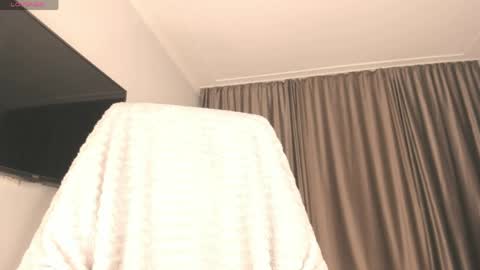 Mia 3 online show from April 30, 2026, 10:21 am