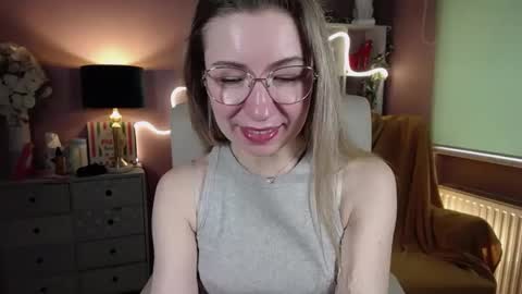 Mia online show from February 3, 2025, 10:47 am