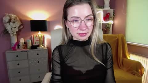 Mia online show from February 8, 2025, 11:33 am