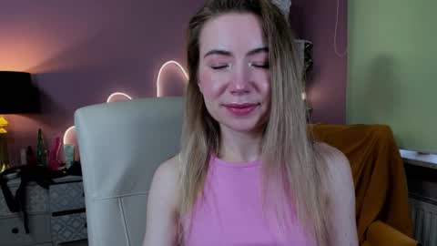 Mia online show from September 28, 2025, 7:36 am