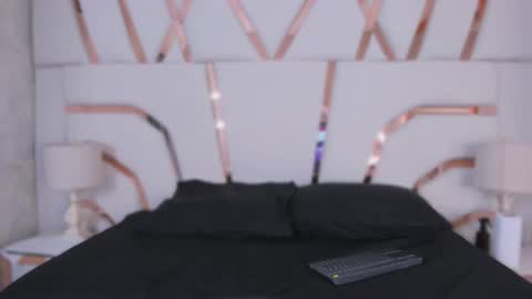    online show from October 26, 2025, 3:40 pm