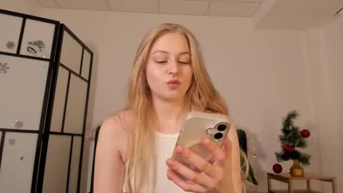 Mia here Appreciate your support online show from December 18, 2025, 11:11 pm