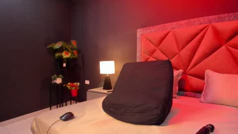 Snapshot of mia_milff chatting on February 15, 2026, 6:48 pm MIA online show from February 15, 2026, 6:48 pm