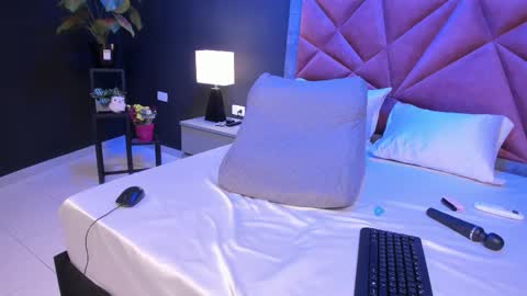 Snapshot of mia_milff chatting on March 5, 2026, 7:54 pm MIA online show from March 5, 2026, 7:54 pm