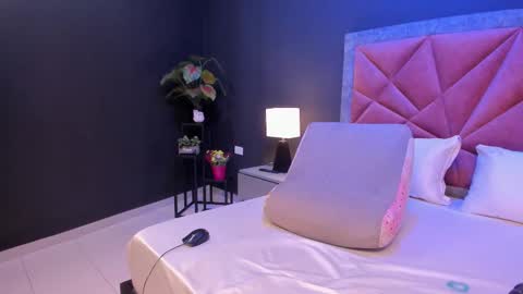 Snapshot of mia_milff chatting on March 12, 2026, 7:31 pm MIA online show from March 12, 2026, 7:31 pm