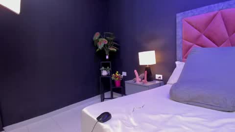 Snapshot of mia_milff chatting on May 26, 2026, 8:05 pm MIA online show from May 26, 2026, 8:05 pm