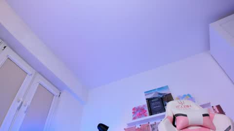 Mia online show from March 29, 2026, 3:17 am