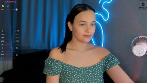 Mia online show from December 11, 2024, 11:08 am