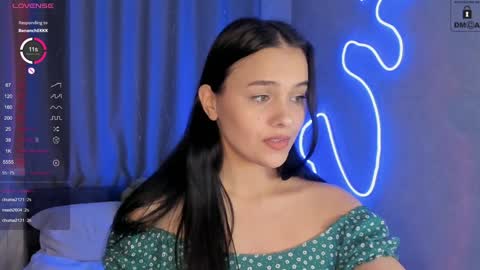 Mia online show from January 28, 2025, 12:43 pm