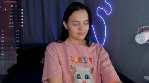 Mia online show from February 6, 2025, 12:59 pm