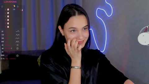 Mia online show from February 8, 2025, 3:42 pm