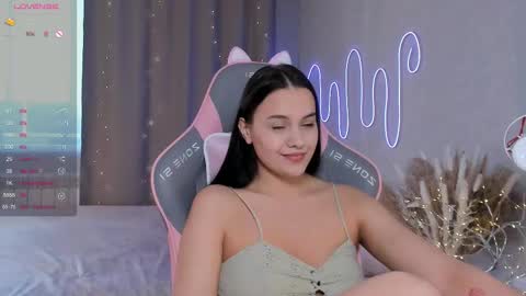 Mia online show from February 14, 2025, 10:59 am