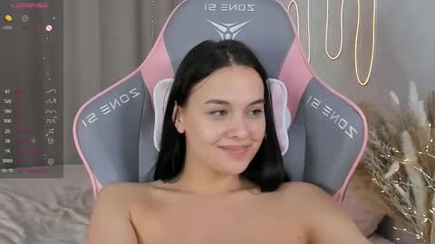 Mia online show from February 17, 2025, 6:26 pm