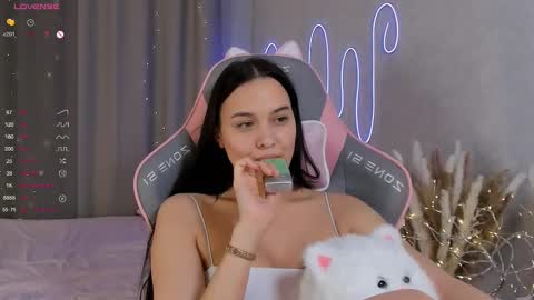 Mia online show from February 20, 2025, 3:30 pm