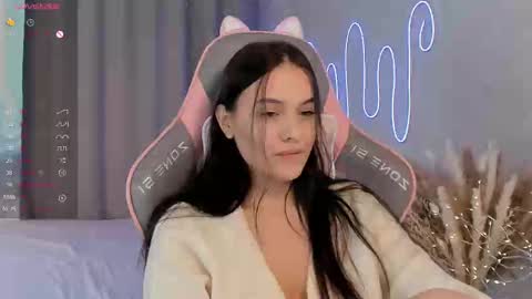 Mia online show from February 22, 2025, 10:29 am