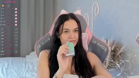 Mia online show from March 1, 2025, 9:29 am