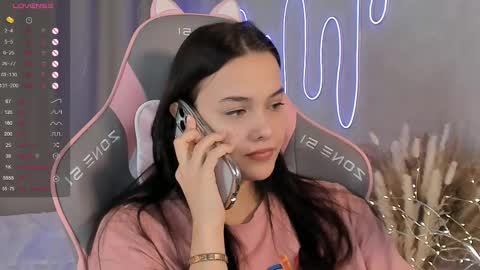 Mia online show from March 3, 2025, 1:31 pm