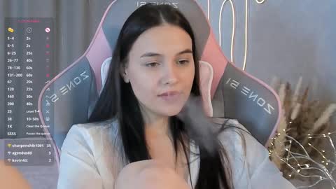 Mia online show from March 9, 2025, 12:42 am