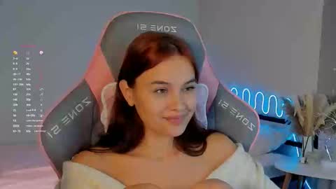 Mia online show from September 10, 2025, 1:33 pm