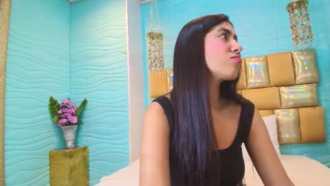 mia montess online show from October 14, 2025, 1:12 pm