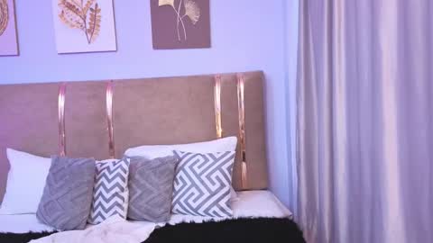 Mia online show from March 15, 2026, 12:55 pm