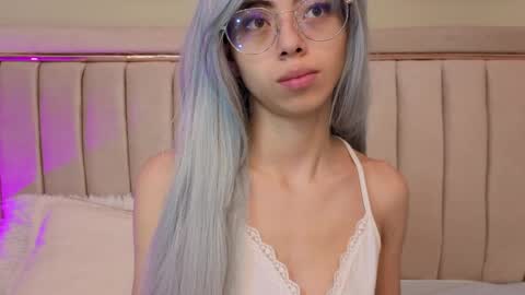 Snapshot of mia_naive chatting on April 23, 2026, 11:20 am Mia online show from April 23, 2026, 11:20 am