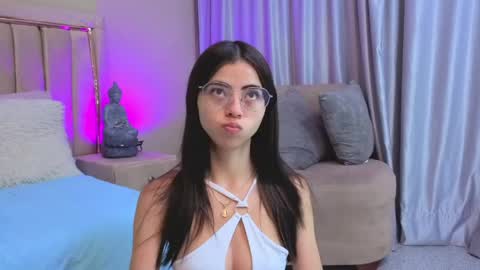 Snapshot of mia_naive chatting on May 1, 2026, 12:10 pm Mia online show from May 1, 2026, 12:10 pm